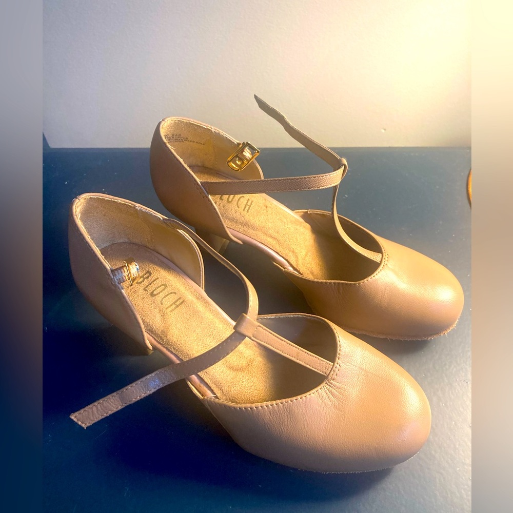 Bloch ladies split flex leather character shoes size 6.5